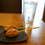 【神戸・元町】魚も鶏もアテも一品も、〆のカレーまで全部がおいしいお店：まなび家