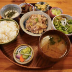 【大阪・南森町】身体にやさしい定食を一日中食べられる：八百屋とごはん うらや西天満店