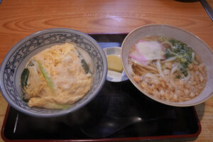 お食事処かどやのたまご丼セット(うどん付き)