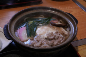 お食事処かどやの鍋焼きうどん